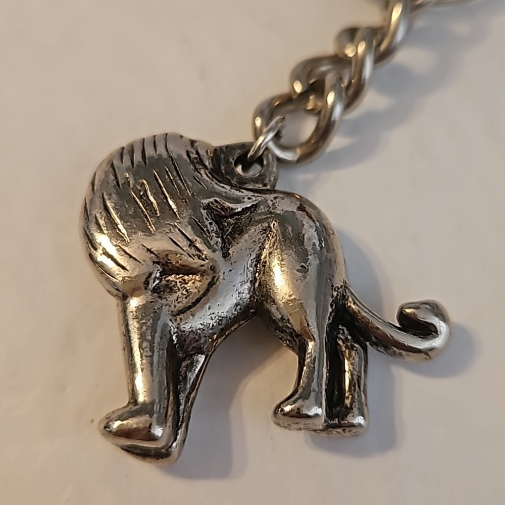 LION Silvertone Key Chain - Picture 4 of 4